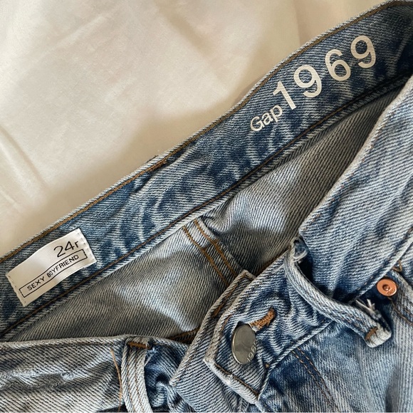 GAP BLUE DISTRESSED SEXY BOYFRIEND JEANS - Picture 3 of 3